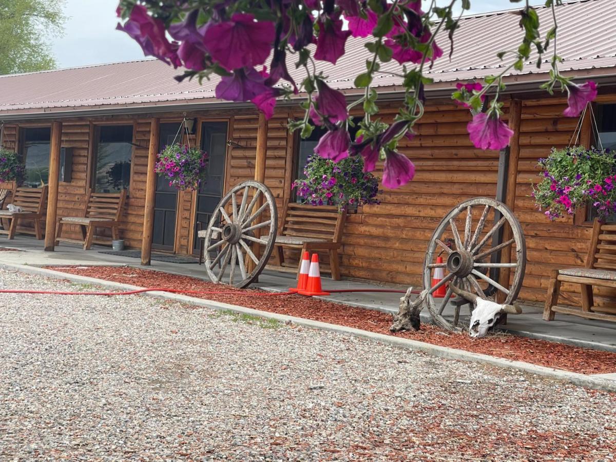 Sportsman Lodge Melrose Mt Butte Exterior photo